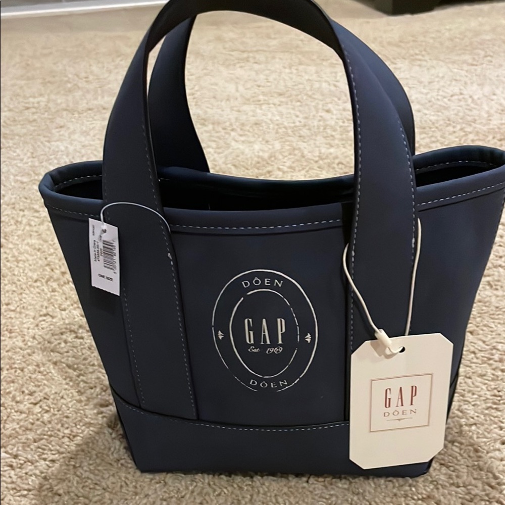 NWT: GAP Doen navy purse